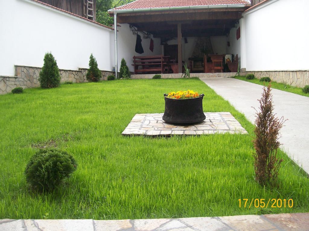 Hera Guest House Chiflik Exterior foto