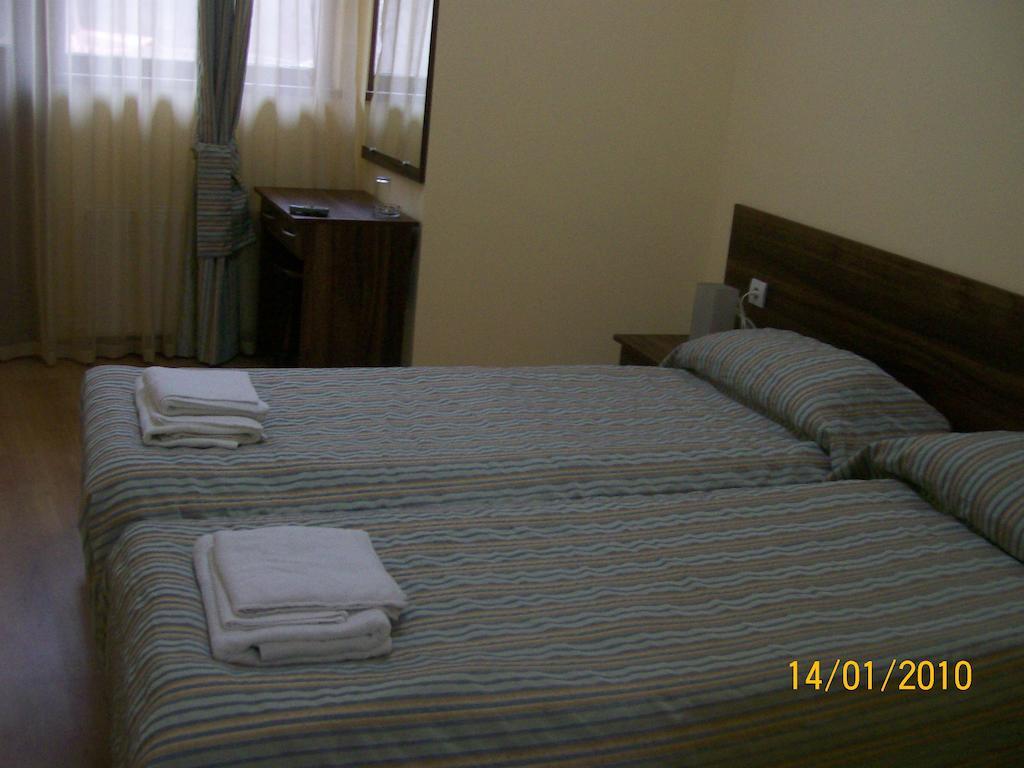 Hera Guest House Chiflik Zimmer foto