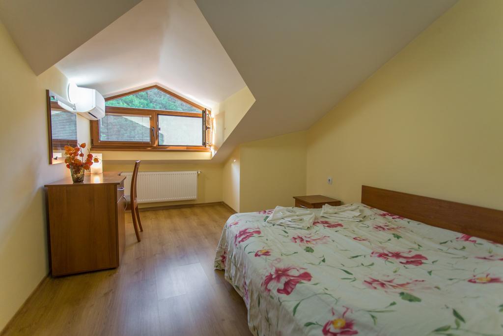 Hera Guest House Chiflik Exterior foto
