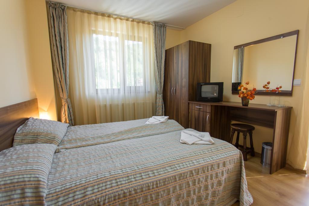 Hera Guest House Chiflik Exterior foto