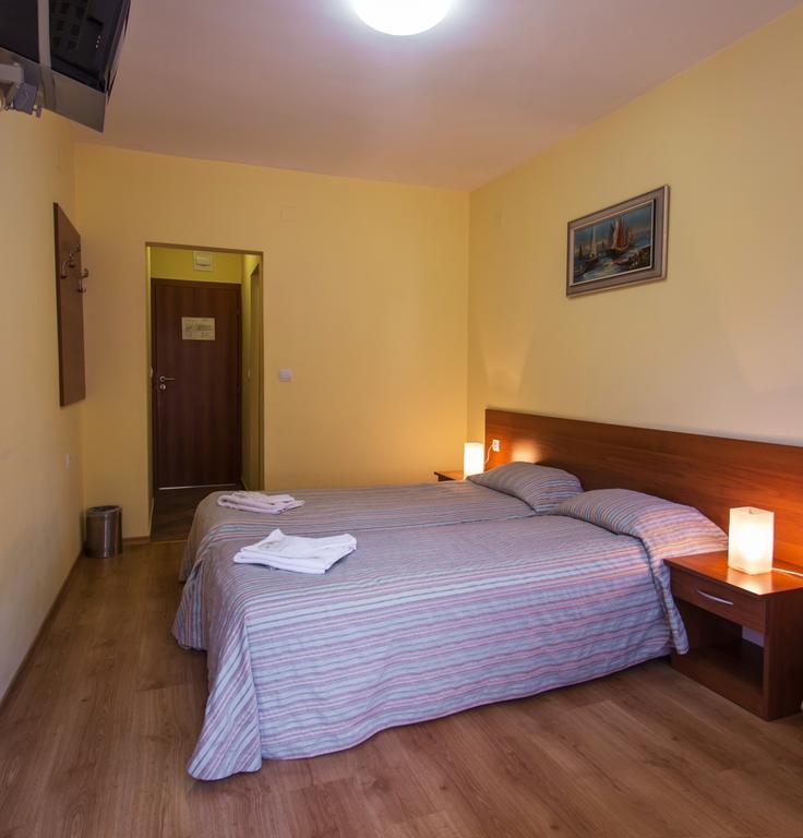 Hera Guest House Chiflik Exterior foto